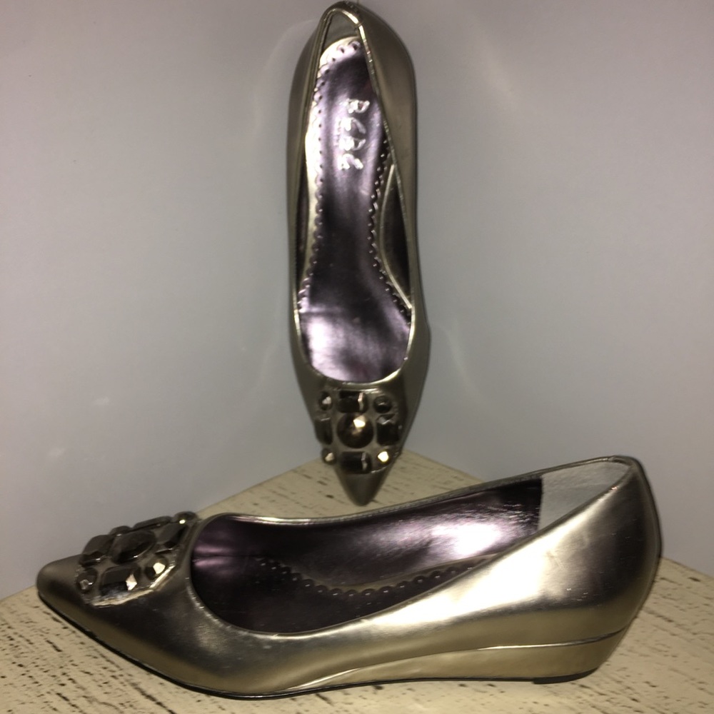 BCBG PARIS GORGEOUS FLAT SHOES WITH EMBELLISHMENTS. CUTE AND COMFORTABLE.